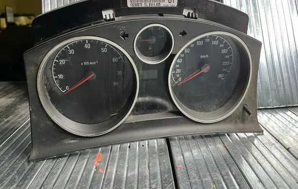 Opel Astra H Speedometer (instrument cluster) 13230575 SW4405