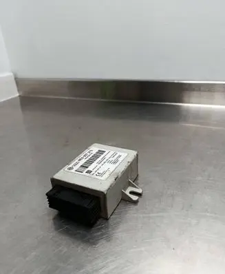 Audi A4 S4 B7 8E 8H Tire pressure control unit 8E0907273 H03S0110