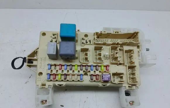 Toyota Corolla Verso E121 Fuse module 892210F010