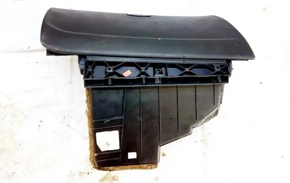 Peugeot 407 Glove box