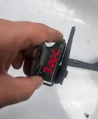 Chrysler 300 - 300C Engine bonnet/hood lock/latch loop/hook 656