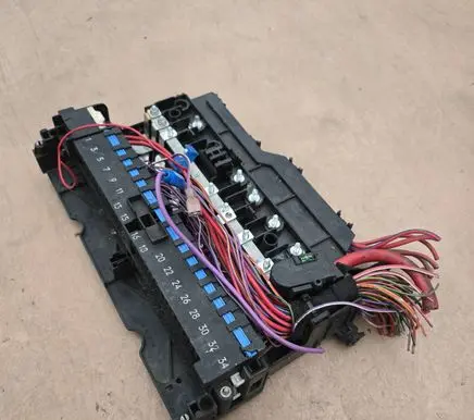 BMW 3 E46 Fuse module 8387153