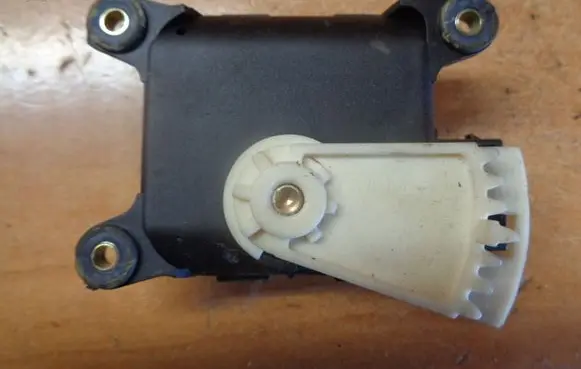 Citroen C5 Intake manifold valve actuator/motor 0132801217
