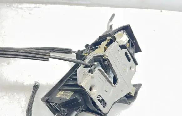 Mercedes-Benz ML W163 Front door lock A1637202635