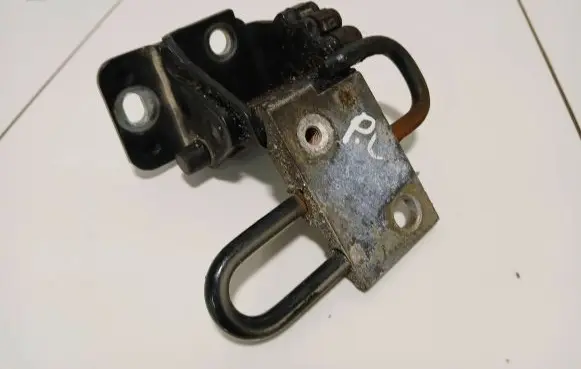 Audi A4 S4 B7 8E 8H Front door lower hinge 