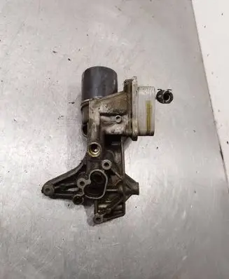 Oil filter mounting bracket