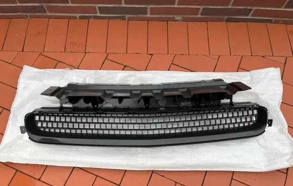 Dodge Challenger Front bumper upper radiator grill DG07095GA 60011240