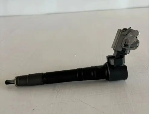 Toyota Hilux VIII Fuel injector 236700E070 2367009460