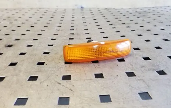 Land Rover Discovery 3 - LR3 Front fender indicator light 5H2213K309A
