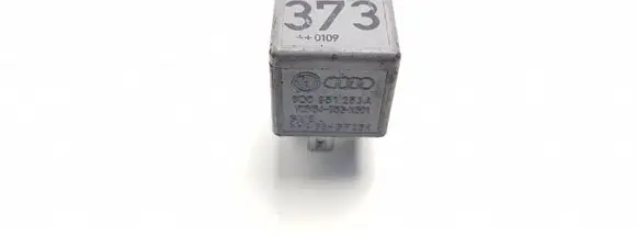 Volkswagen PASSAT B5.5 Other relay 8D0951253A