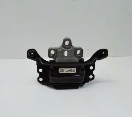 Volkswagen PASSAT B8 Engine mount bracket 5Q0199555AD