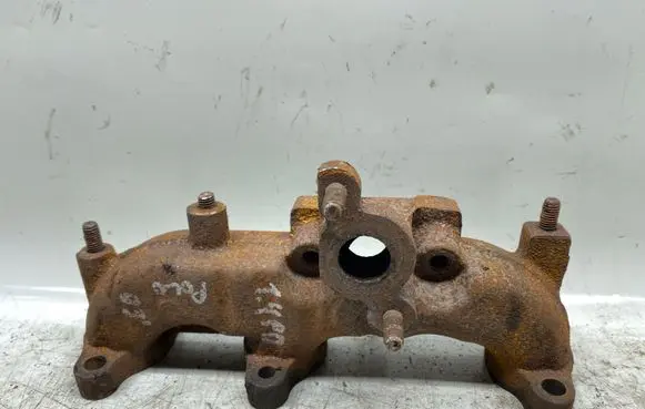 Volkswagen Polo Exhaust manifold 045253033