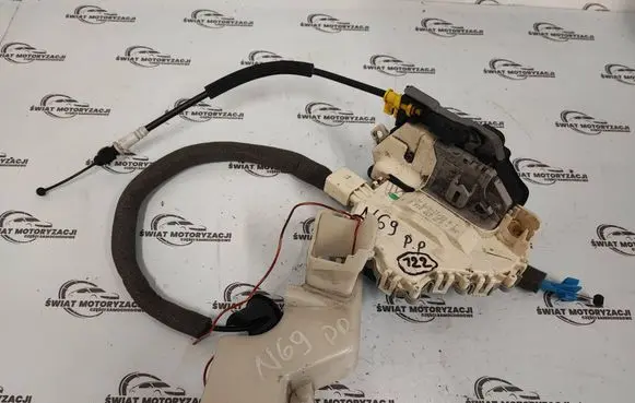 Audi A1 Front door lock 8J2837016C