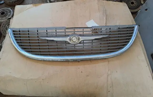 Chrysler Voyager Front bumper upper radiator grill 4857300AA