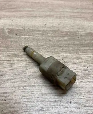 Volkswagen PASSAT B5 Brake pedal sensor switch 4A0945515A