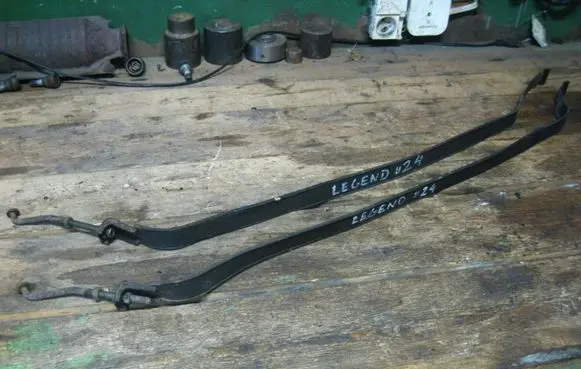 Fuel tank mounting bracket