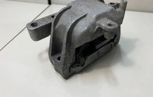 Volkswagen Golf V Engine mount bracket 1K0199262AT