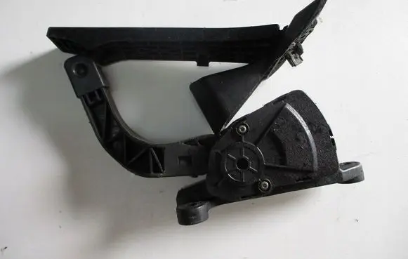 KIA K2500, K2700, K3000 Accelerator throttle pedal GD01262A2S100