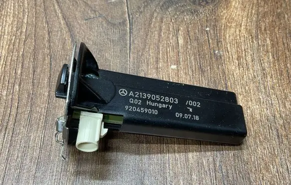 Mercedes-Benz E W213 Aerial antenna amplifier A2139052803