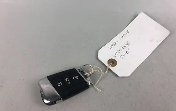 Skoda Superb B8 (3V) Ignition key/card 3V0959752H