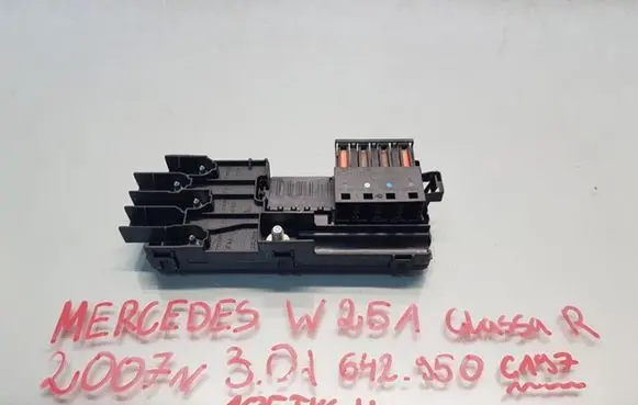 Mercedes-Benz R W251 Relay mounting block 2115452601