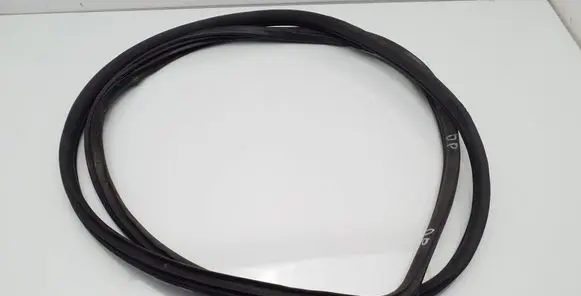 Honda CR-V Front door rubber seal 