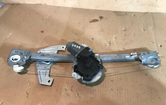 Peugeot 107 Front door window regulator with motor 698200H020 118671