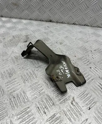 Fender mounting bracket
