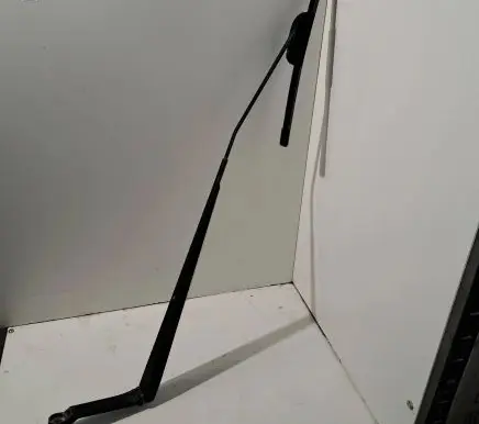 Mitsubishi Colt Front wiper blade arm 6833