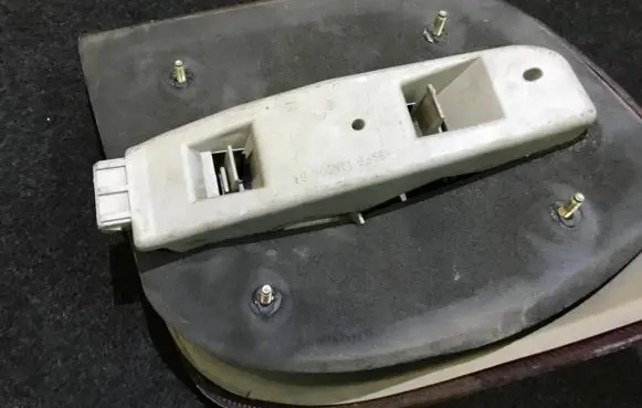 Ford Fiesta Tail light bulb cover holder 89fg13n004ba
