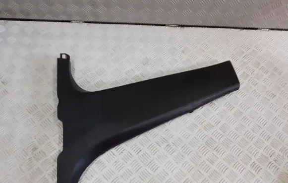 Suzuki Swift III (B) pillar trim (bottom)