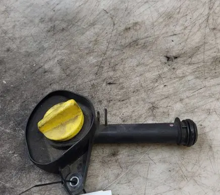Renault Clio III Oil fill pipe 8200639421