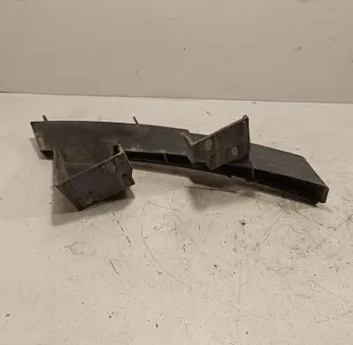 Audi Q7 4L Front bumper mounting bracket 4L0807333A