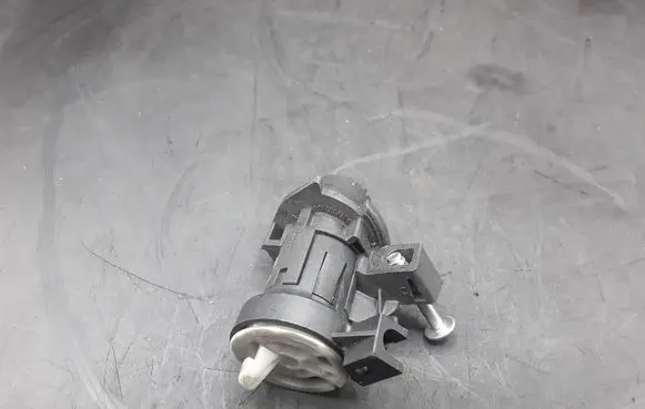 Mercedes-Benz C W204 Tailgate exterior lock A2047500061