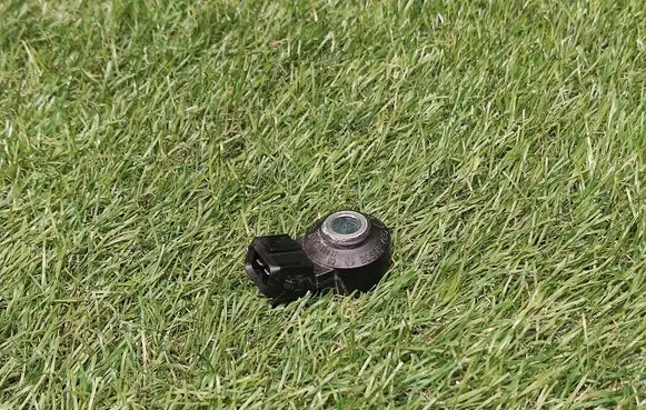 BMW 5 F10 F11 Detonation knock sensor 7636937 0261231224