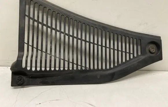 Volkswagen Touareg I Wiper trim 7L6819729A