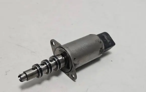 BMW M5 Camshaft vanos timing valve 11367841072 12100519
