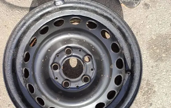 Mercedes-Benz E W124 R15 steel rim 