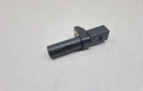 Mercedes-Benz C W204 Crankshaft position sensor 0261210170