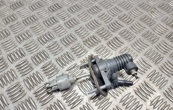 Toyota RAV 4 (XA30) Clutch master cylinder 061011 11131