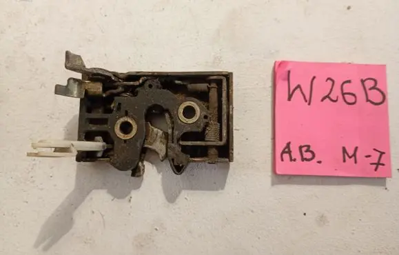 Volkswagen Golf II Front door lock 1212121