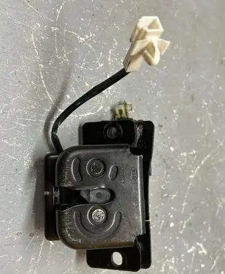 KIA Sorento Tailgate/trunk/boot lock/catch/latch 812303E000