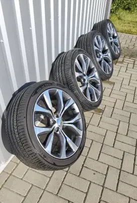 Chrysler 200 R19 forged rim 