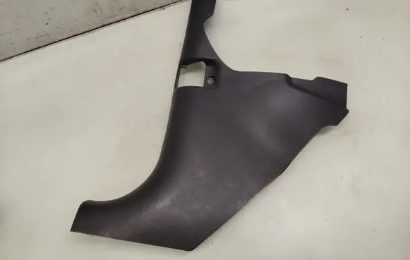 Foot area side trim