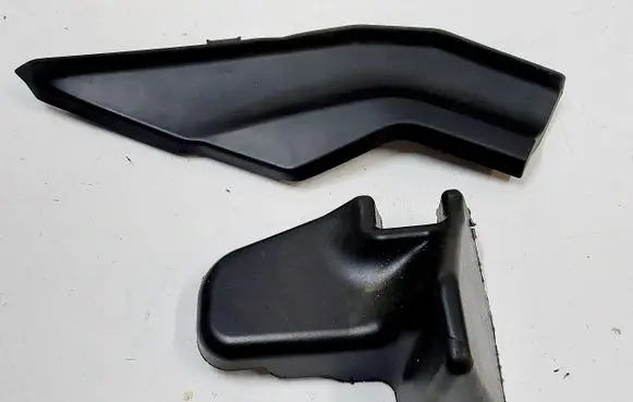 Peugeot 2008 II Wiper trim 9825750580
