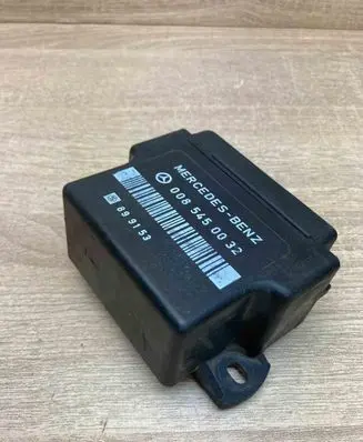 Mercedes-Benz Vito Viano W639 Glow plug pre-heat relay 0085450032 899153