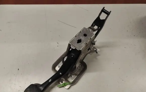 Volkswagen Golf V Brake pedal 1K1721057N 57286600 14271153