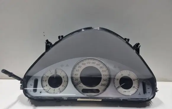 Mercedes-Benz E W211 Speedometer (instrument cluster) 110080284017 A2115400547 88311391