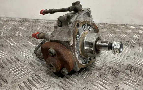 Opel Astra J Fuel injection high pressure pump 55586500