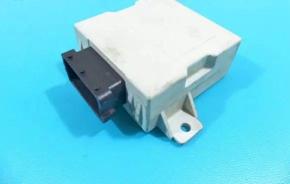 Toyota Avensis T250 Central body control module 150696 IMPRK1233942